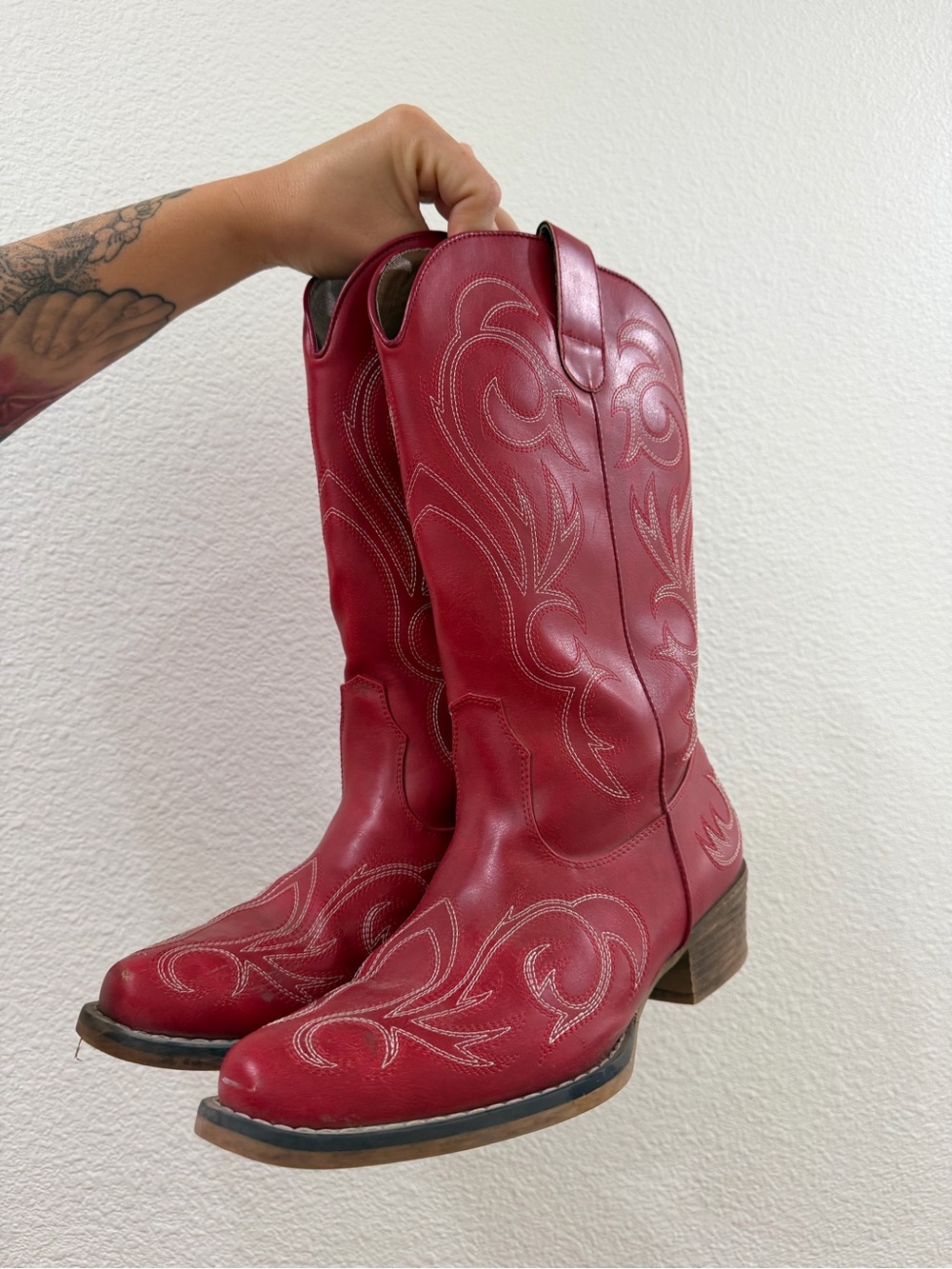 Women's Red Western Cowboy Boots - Picture 3 of 5